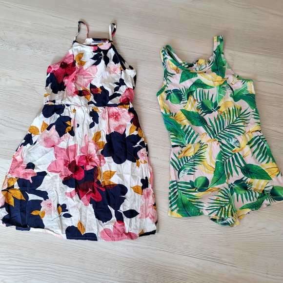 ♥️ 5 For $25 Girls bundle of 2  Old Navy Dress and Romper size Small - Picture 1 of 12